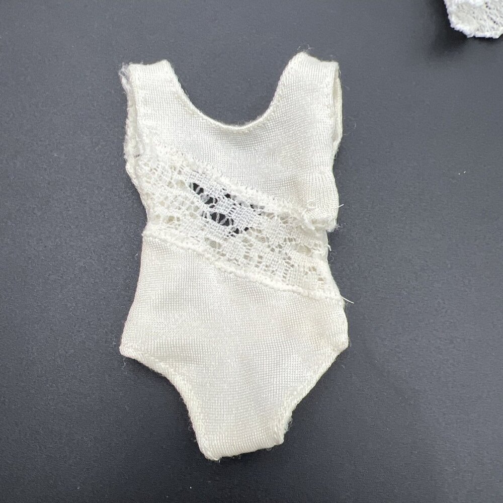 Vintage 1978 Kenner Darci White Swimsuit Cover up / Sarong & Heels - Picture 2 of 16